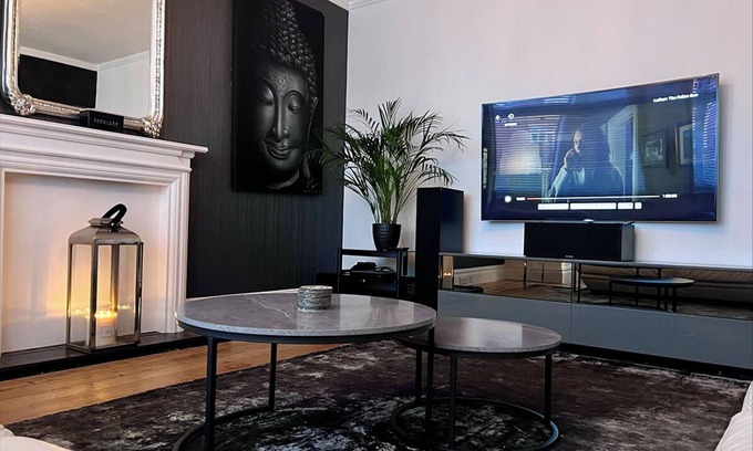 Boscombe Apartment | Luxury Apartment with Hot Tub Just 500 mtrs from the Beach & trendy high street