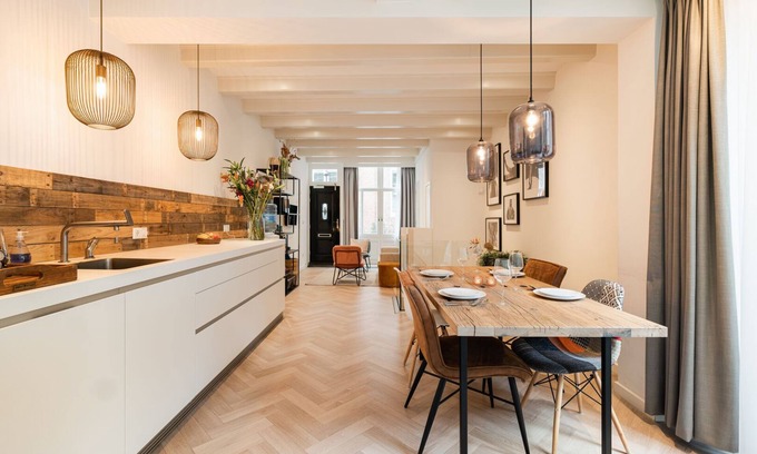 Canal Ring Apartment | Luxury Apartment with spacious living room