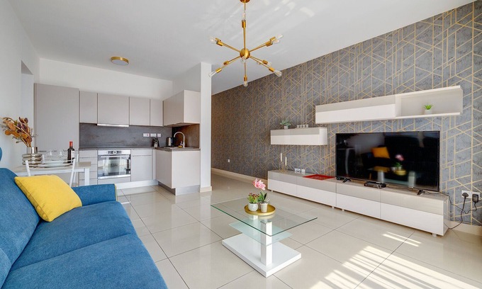 Gzira Apartment | Luxury Apartment with Balcony, Central Area