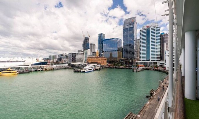 Auckland Central Business District Apartment | Luxury Apartment With Stunning Harbour & City View