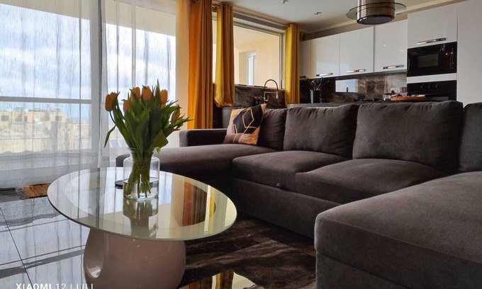 Sannat Apartment | Luxury Apartment with The Communal Pool