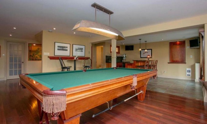 Portuguese Cove House | Luxury Bachelor by Halifax Waterfront -Hot Tub