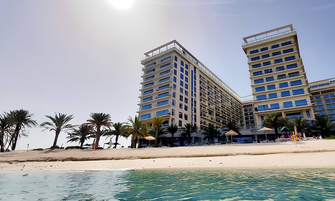 Ras Al Khaimah Apartment | Luxury Beach apartment Sea Island Vacation UAE Dubai 4 Guests Comfortable Home