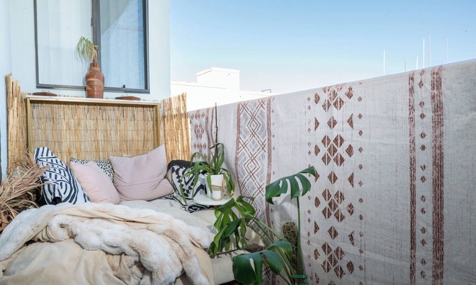 Downtown Apartment | Luxury Beach Style Room in Santa Monica with WiFi, nearby fitness room and pool
