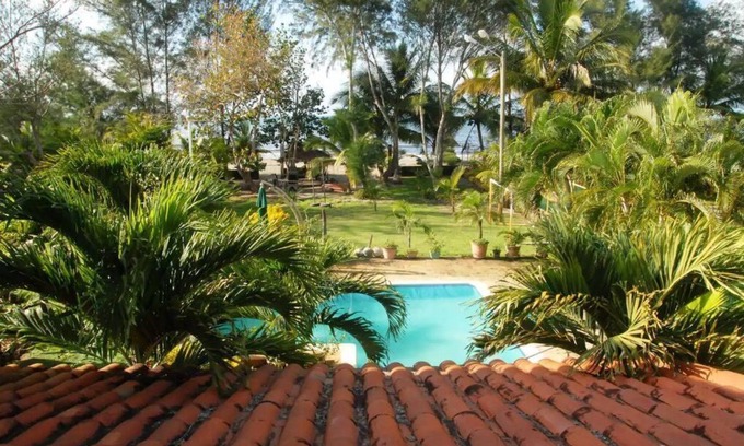 Tela House | Luxury Beachfront House with pool/beachfront