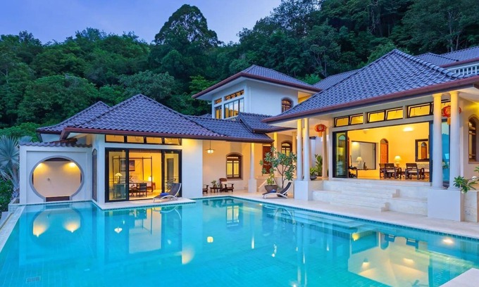 Wichit Villa | Luxury Beachfront Hai Leng Villa