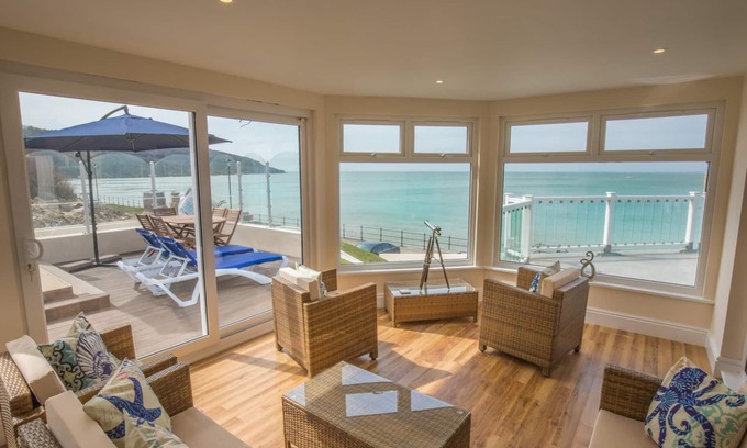 Totland Bay Apartment | Luxury Beachside Apartment