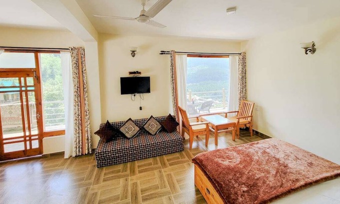 Vashist Cottage | Luxury Bedroom Mountain View, Olive Manali Cottage