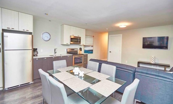Niagara Falls Condo | Luxury Boutique Condo 4A