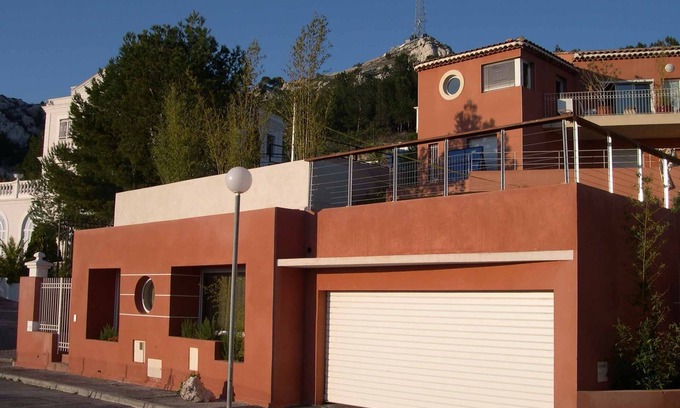 Le Redon House | LUXURY BUNGALOW NEAR CALANQUES PINEDE VIEW