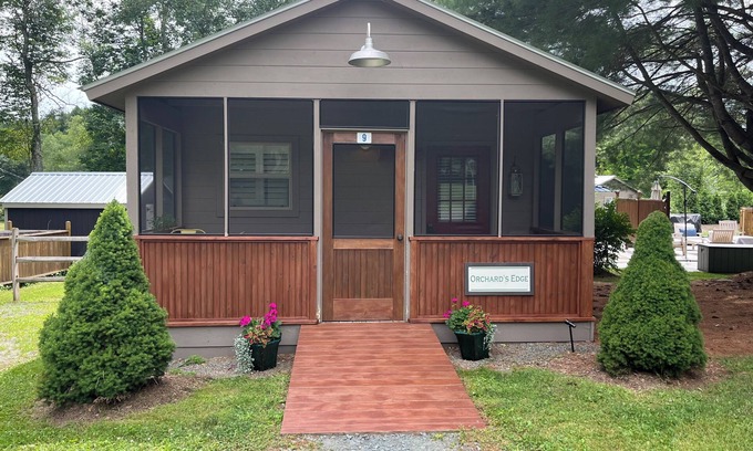 Livingston Manor Cabin | Luxury Cabin on Private Estate in Livingston Manor