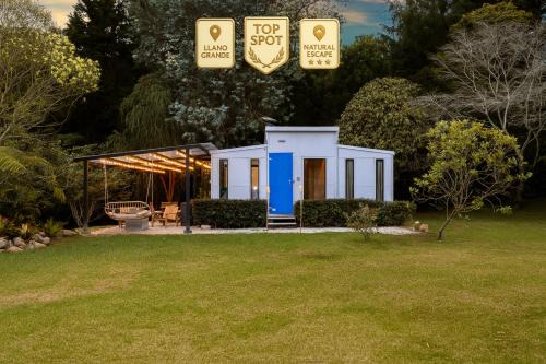 Rionegro House | Luxury Cabin w Lake, HotTub, Cinema, Fire Pit, BBQ