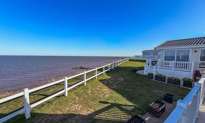Hopton on Sea House | Luxury caravan for hire at Hopton Holiday Park with full sea views ref 80010H