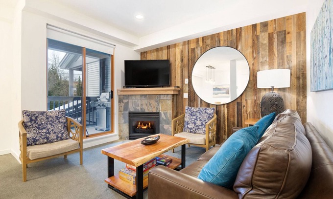 Whistler Cay Estates House | Luxury Central 2BR - HT, Pool, A/C, Bike Storage