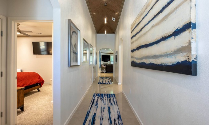 South Dallas - Fair Park House | LUXURY CLEAN in Fair Park nr Deep Ellum/Conv Ctr/Bishop Arts/Uptown/Dos Equis
