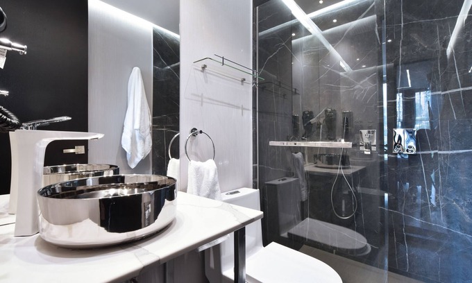 El Poblado Hotel | Luxury Combo Apartments with Jacuzzis and View