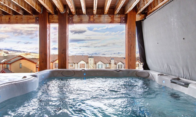 Bear Hollow Village House | Luxury Community Amenities, Great Location, 2 Living Rooms, Hot Tub + BBQ!