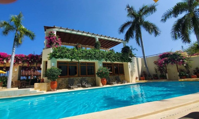 P Chahue Condo | Luxury condo - 2 minutes from the beach