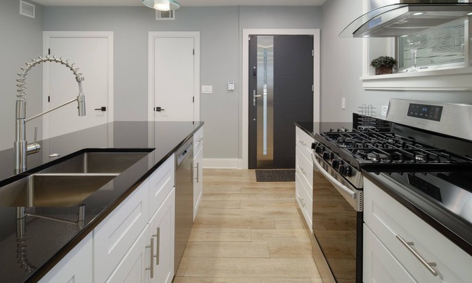 Bethesda Condo | Luxury Condo 2br close to Metro & NIH Walter Rees/Sightseeing/Museums/Zoo/shops