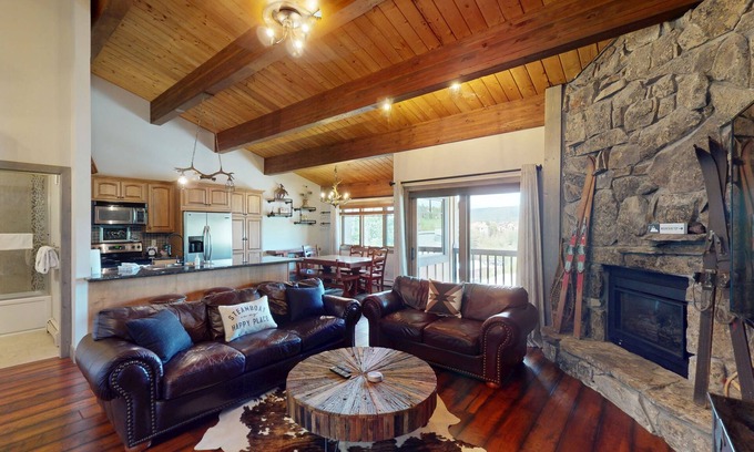 Steamboat Springs Condo | Luxury condo w/full kitchen, balcony, shared pool & hot tub - great location