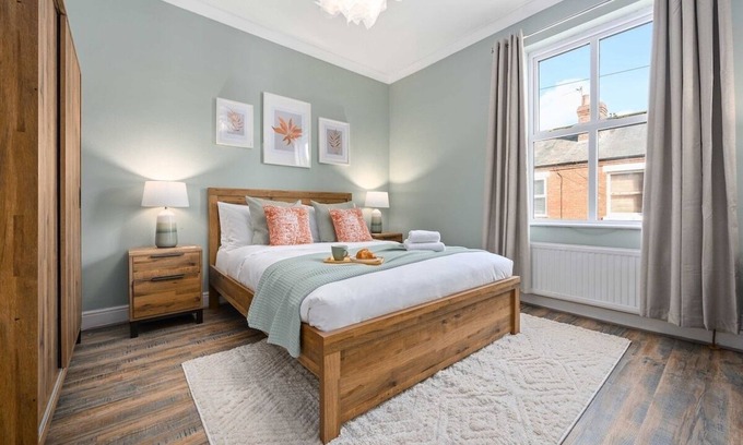 Cheadle House | Luxury Cottage | Long Stays Welcome