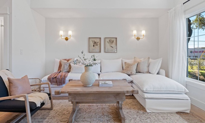 Boerne House | Luxury Cottage Home in downtown Boerne- New & 5 Star Reviews!