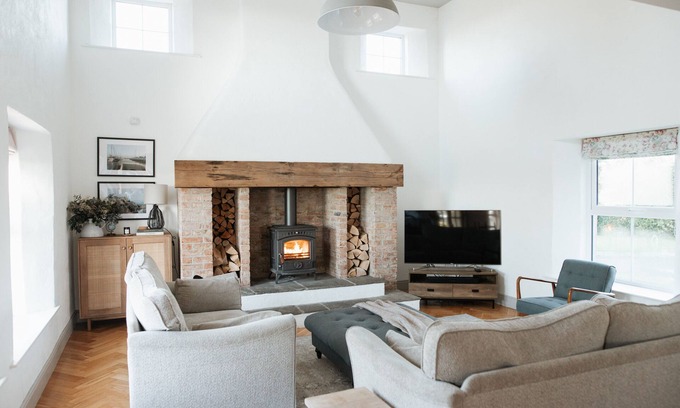 Craigavon House | Luxury Country House with hot tub - Just outside Belfast/ Pet Friendly!
