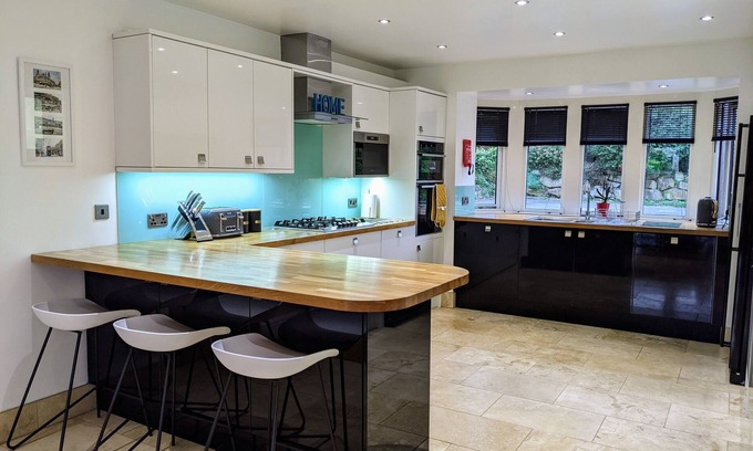 Stainland House | Luxury Detached 4 Bedroom House Semi-Rural Location