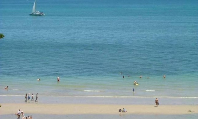 Glenelg Apartment | Luxury, Downstairs Grandview House Apartment. Opposite Colley Reserve & beach.