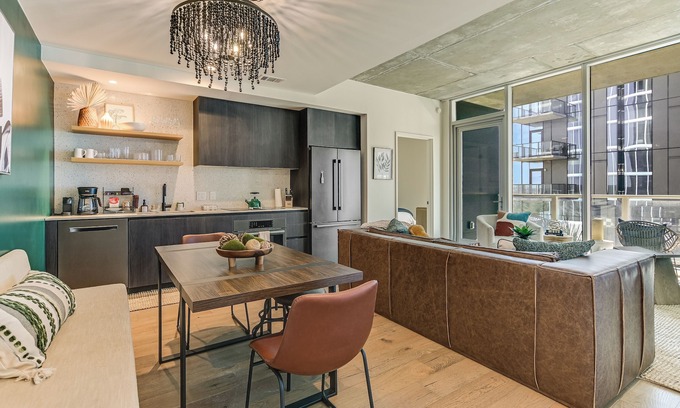 Rainey Street Historic District Condo | Luxury Downtown Austin condo with Rooftop Pool, Private Balcony with Lake View