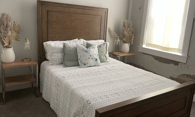 Sulphur Springs Apartment | Luxury Downtown Apartment