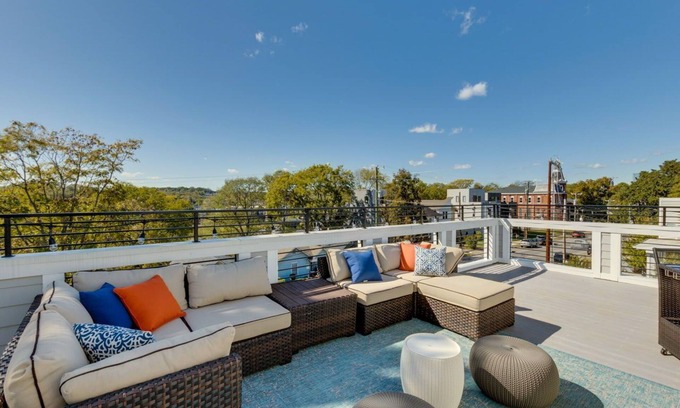 Chestnut Hill House | Luxury@Dwell/Rooftop With Views/Mins to Downtown