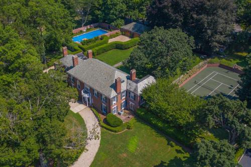 Fairfield House | Luxury Estate Heated Pool - Tennis - Gym - Sauna!