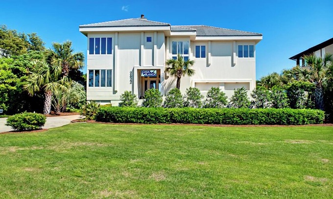 Shell Island House | Luxury Estate on the Ocean -Casa Blanca with Oceanfront HEATED Pool