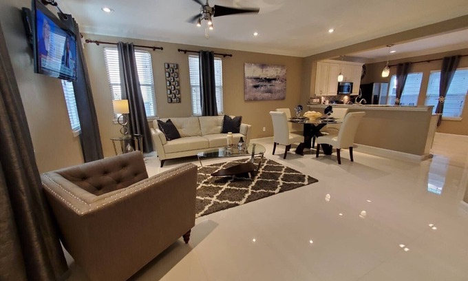 Clear Lake Shores House | LUXURY EXECUTIVE TOWNHOUSE - HoustonKemah Area