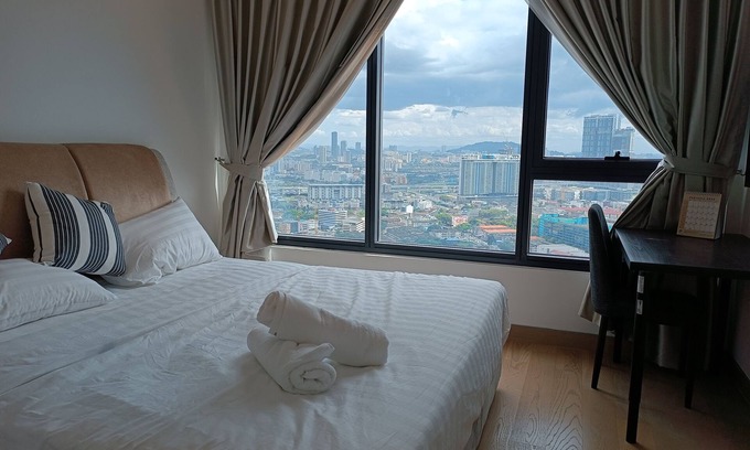 Pudu Apartment | Luxury Family suites | Infinity Pool | City View |