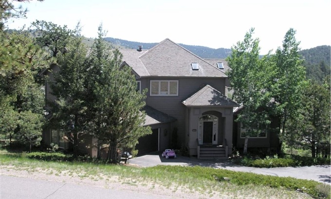 Tanoa and Hiwan House | Luxury Foothills of Denver- Hottub, Great Location 30 minutes - dwntwn or skiing