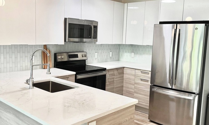 Quincy Apartment | Luxury Furnished 2 Bed Apartment in Quincy