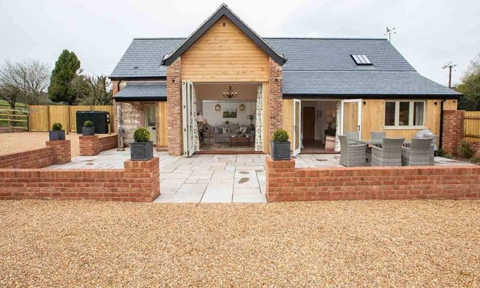 Dorchester House | Luxury 3 Bed/Bath ensuite self catering accommodation in Dorset converted barn.
