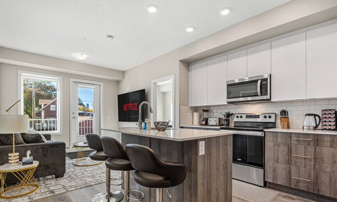 Inglewood Apartment | Luxury Getaway in Inglewood » 2 BR » AC » King Bed