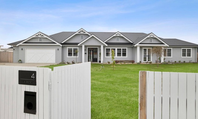 Bellbrae House | Luxury Hampton’s Estate with Swimming Pool