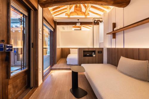 Samcheong-dong Apartment | Luxury Hanok Stay Blue Dot