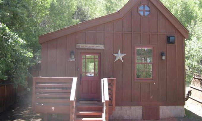 Truckee Cabin | Luxury Historic Truckee River Cabin Hideaway