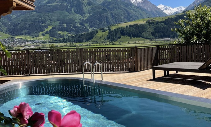 Furth Cabin | Luxury holiday home for 10: Spa, Skiing, golf, sailing in 5min