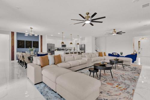 Kissimmee House | Luxury Home - ALL the extras - Sleeps 39