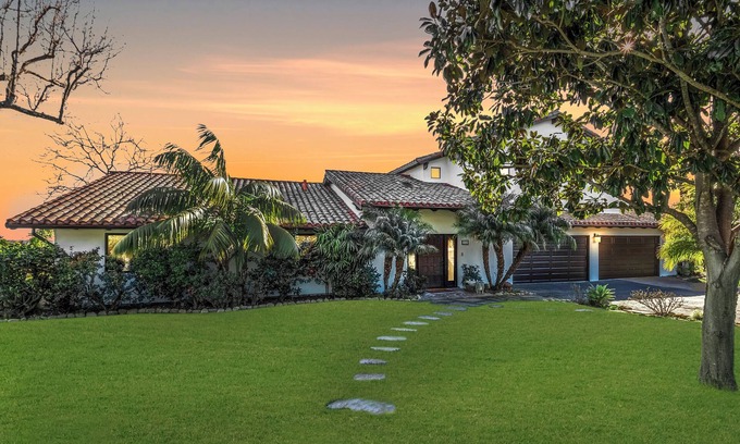 Goleta House | Luxury Home Atop the Hills