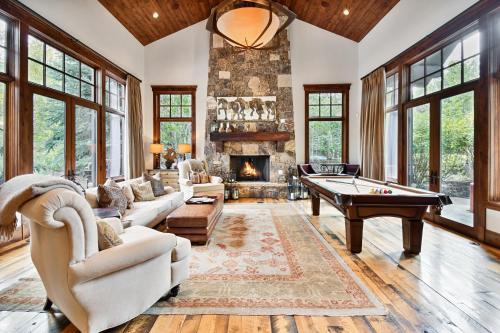 South Snyderville Basin House | Luxury Home: Hot Tub, Large Kitchen, Pool Table, 5 Fireplaces, Near Canyons Village
