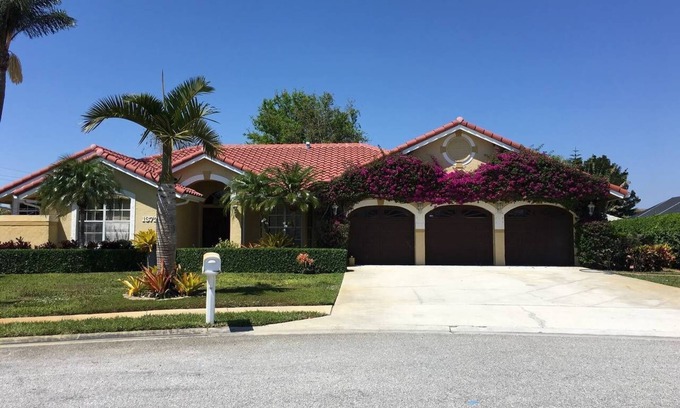 Greenview Shores House | Luxury Home in the heart of Wellington