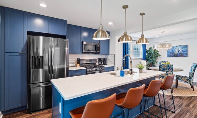 Detroit - Shoreway Apartment | Luxury Home in the Heart of Gordon Square!