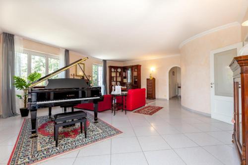Fermo Apartment | LUXURY HOME-NEAR THE SEA Garden